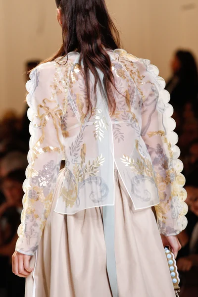 Look 97